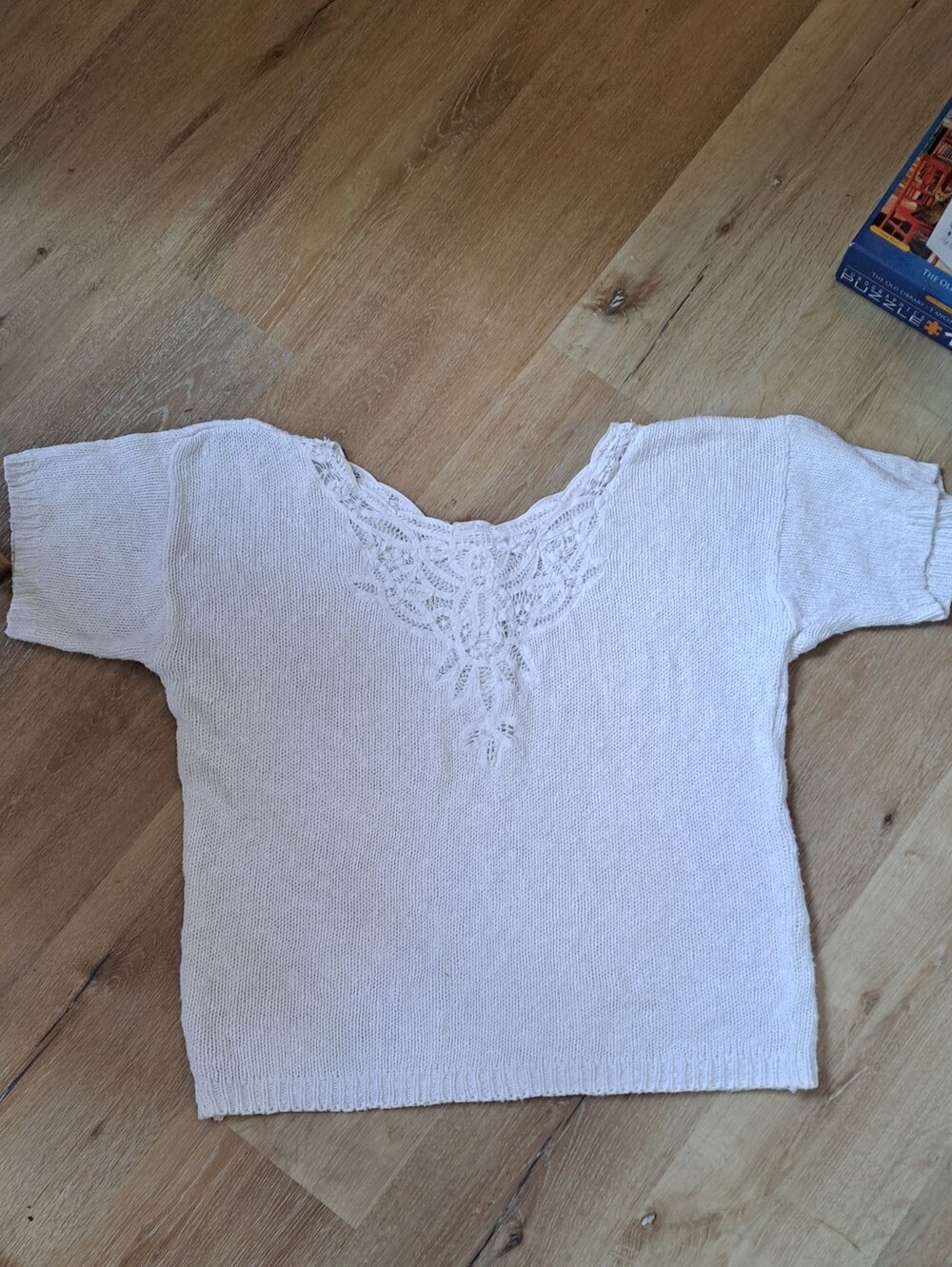 Besutiful Vintage white sweater With Tatting